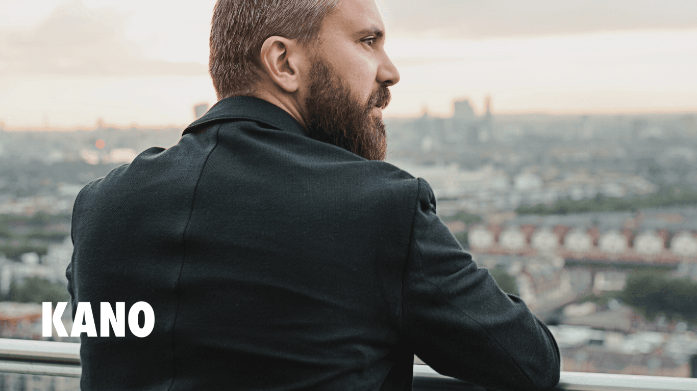 Pour éviter les effets négatifs du porno sur la sexualité, il est recommandé de prendre du recul, de réduire la consommation en cas de troubles et de privilégier des sources de plaisir plus naturelles. En cas de doutes, consulter un professionnel de santé peut aider à retrouver confiance et sérénité sexuelle. Consommer du contenu pornographique avec modération et discernement est essentiel pour éviter des impacts négatifs sur la libido et les attentes sexuelles. Une diversification des sources d’excitation et une bonne communication avec son/sa partenaire permettent de retrouver un équilibre et de mieux appréhender sa propre sexualité sans pression extérieure.