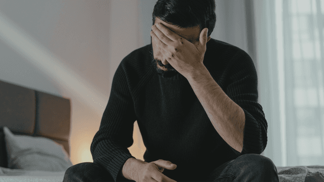 Homme consultant un médecin pour des troubles de l'érection Homme consultant un médecin pour des troubles de l'érection